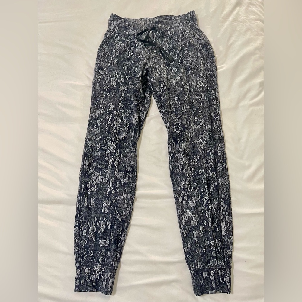 Lulu slim ready to rulu jogger size 4
